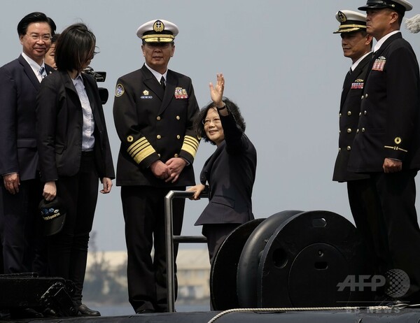 台湾の蔡総統、潜水艦の独自建造計画を発表