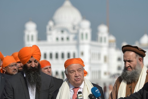 ポリオ予防接種チーム狙った爆弾攻撃、警察官1人死亡 パキスタン　