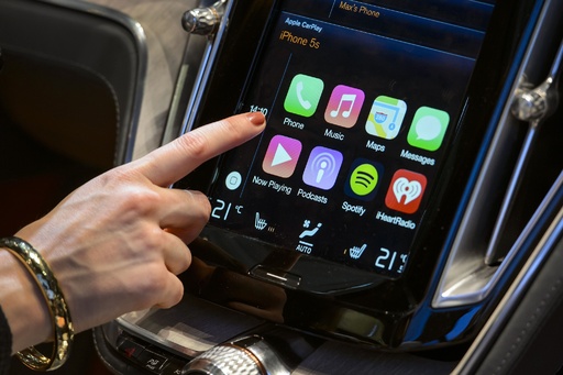 米アップル、iPhone利用した車載システムを発表