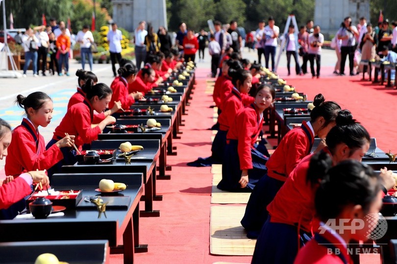 千人で味わう「漢式の宴」 中国・河南 千人で味わう「漢式の宴」 中国・河南