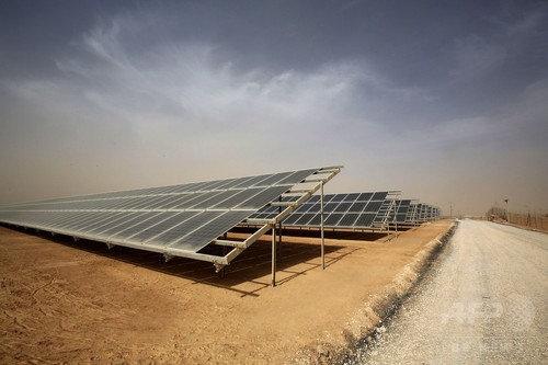 ヨルダンの難民キャンプで太陽光発電所開設、この種としては世界最大 ヨルダンの難民キャンプで太陽光発電所開設、この種としては世界最大