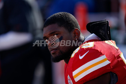 現役NFL選手、交際女性射殺後にスタジアムで自殺 現役NFL選手、交際女性射殺後にスタジアムで自殺