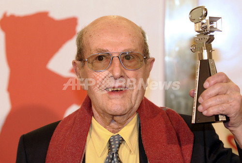 100歳のオリヴェイラ監督、ベルリンで特別功労賞受賞 100歳のオリヴェイラ監督、ベルリンで特別功労賞受賞