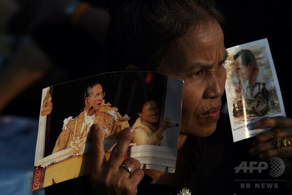 プミポン前国王の火葬式開始 タイ、国民が最後の別れ惜しむ
