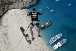 正確さが全て、ギリシャで楽しむ「ロープ・ジャンピング」