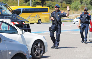 スペインで仏男性が警察に撃たれ負傷、「アラーアクバルと叫んでいた」 スペインで仏男性が警察に撃たれ負傷、「アラーアクバルと叫んでいた」