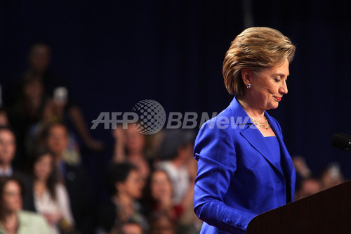 <08米大統領選挙>今後については「すぐには決めない」 クリントン上院議員 <08米大統領選挙>今後については「すぐには決めない」 クリントン上院議員