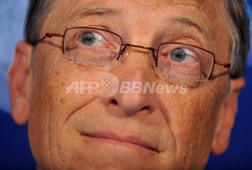 ビル・ゲイツ氏、マラリアの危険性を訴え講演会場で蚊を放つ ビル・ゲイツ氏、マラリアの危険性を訴え講演会場で蚊を放つ