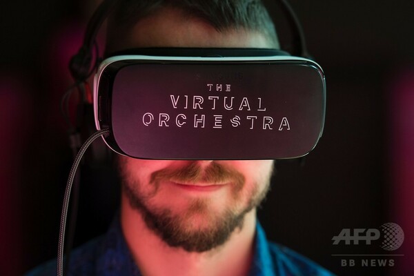 VR装置でオーケストラを体感「バーチャル・オーケストラ」英