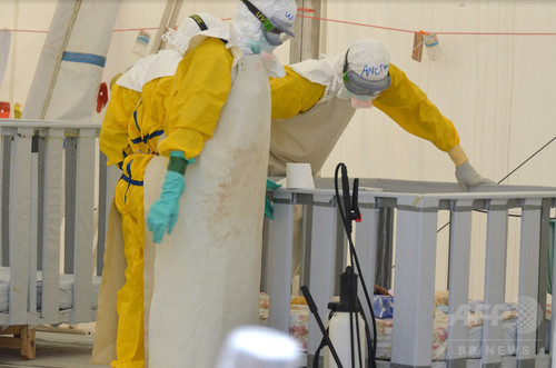 エボラ対応の遅れ、国境なき医師団とWHOが相互に非難