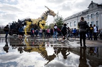 機械仕掛けの巨大竜、仏ナントで公開
