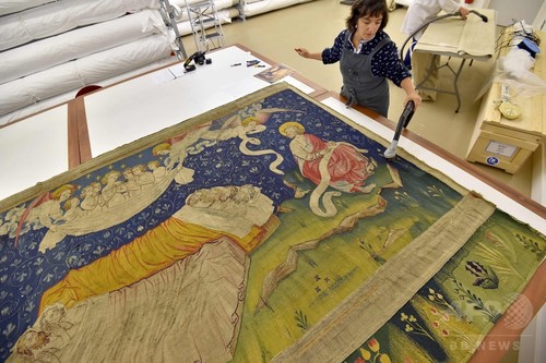 ヨハネの黙示録描いた14世紀のタペストリー、修復へ フランス ヨハネの黙示録描いた14世紀のタペストリー、修復へ フランス