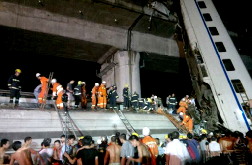 中国で高速鉄道事故、33人死亡
