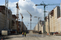 パナマ運河開通100周年、海運の大動脈