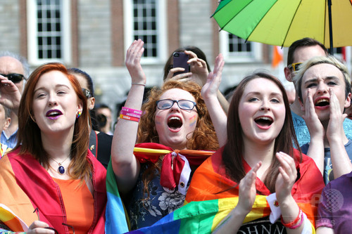 アイルランドで同性婚合法化、国民投票では世界初