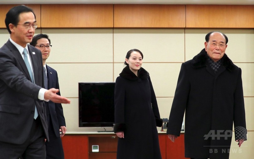 北朝鮮の「国家元首」、韓国大統領と会見 握手交わす 北朝鮮の「国家元首」、韓国大統領と会見 握手交わす