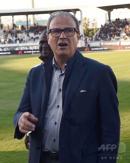 チュニジアのサッカークラブ会長、副審の尻をつねり永久追放処分 チュニジアのサッカークラブ会長、副審の尻をつねり永久追放処分