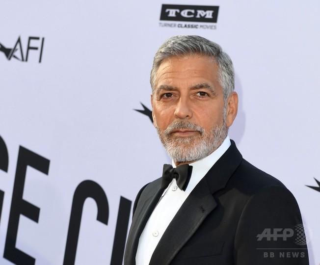 G・クルーニーさん、スクーター運転中の事故で軽傷 伊サルデーニャ島 G・クルーニーさん、スクーター運転中の事故で軽傷 伊サルデーニャ島