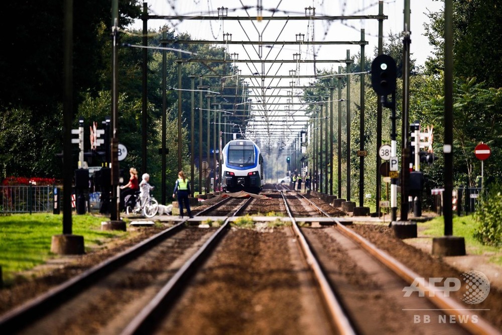 オランダで列車と大型ベビーカーが衝突、子ども4人死亡 「最悪の悪夢」