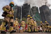 香港高層住宅火災の死者94人に、約280人が行方不明