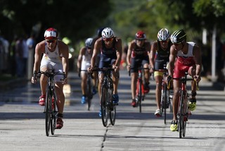 南アのトライアスロン選手襲った強盗、両足の切断試みる 南アのトライアスロン選手襲った強盗、両足の切断試みる