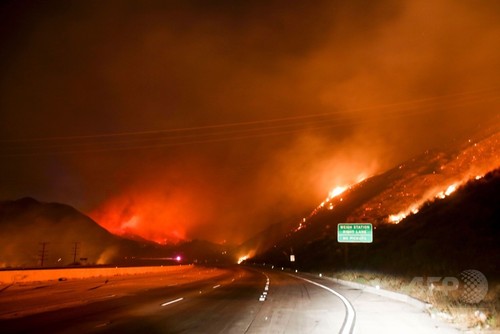 米カリフォルニア州、山火事で非常事態宣言 8万2000人が避難 米カリフォルニア州、山火事で非常事態宣言 8万2000人が避難