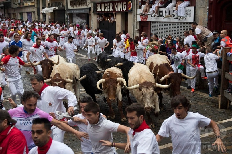スペイン牛追い祭り開幕、性的暴行事件の暗い影差す中 スペイン牛追い祭り開幕、性的暴行事件の暗い影差す中