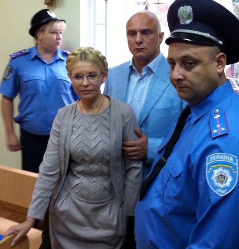 ティモシェンコ前首相に禁錮7年、ウクライナ裁判所