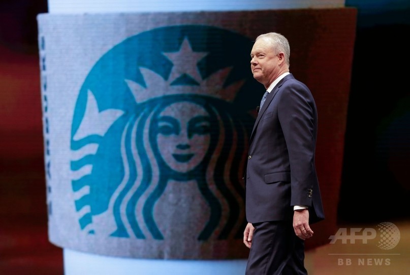 スタバで友人待っていた黒人客2人逮捕、CEOが謝罪 米 スタバで友人待っていた黒人客2人逮捕、CEOが謝罪 米