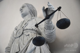 暴力夫を殺害した女性受刑者に恩赦、仏大統領 暴力夫を殺害した女性受刑者に恩赦、仏大統領