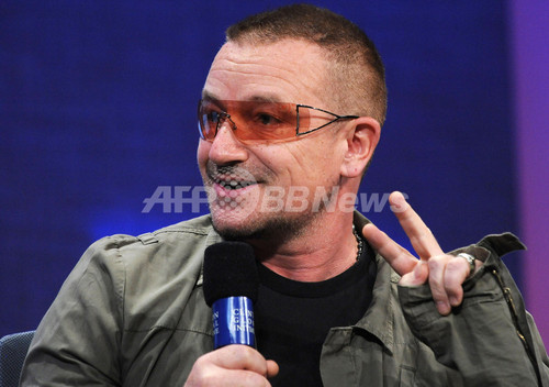 オバマ大統領のノーベル賞は「世界の訴え」、U2のボノ氏が擁護 オバマ大統領のノーベル賞は「世界の訴え」、U2のボノ氏が擁護