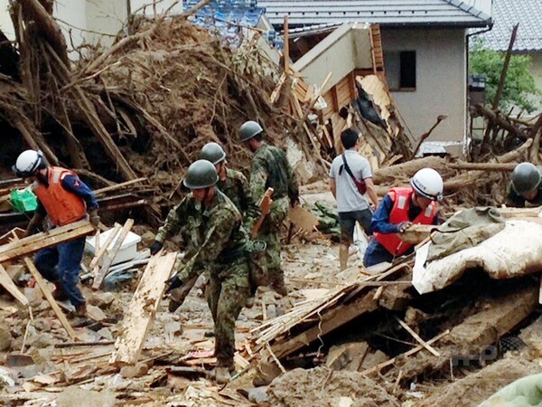 広島土砂災害、死者39人に 不明者7人の捜索続く