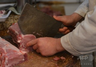 中国でウイルス感染した豚肉出荷、市当局8人免職 中国でウイルス感染した豚肉出荷、市当局8人免職