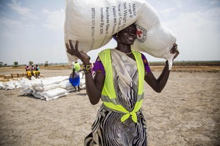 気候変動が起因の移民、50年に1億人超 世界銀行 気候変動が起因の移民、50年に1億人超 世界銀行