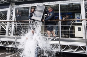 「氷水チャレンジ」で事故、消防士4人重軽傷 米