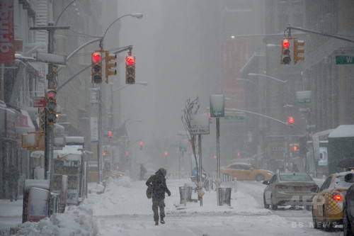 米北東部で大雪、3000便欠航 NY国連本部も閉鎖 米北東部で大雪、3000便欠航 NY国連本部も閉鎖