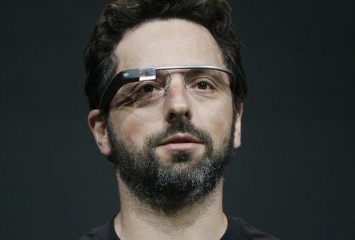 米グーグル、メガネ型機器のテスター募集を開始