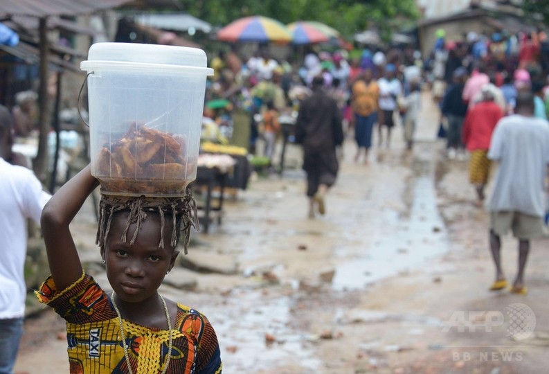 西アフリカのエボラ熱死者急増、1900人超に 西アフリカのエボラ熱死者急増、1900人超に