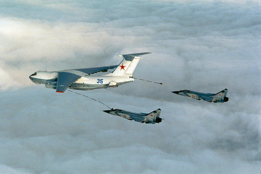 ロシア軍機6機、米防空識別圏に入る カナダにも2機