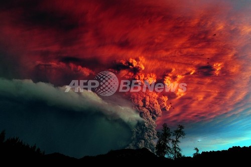 南米チリのプジェウエ火山、中程度の噴火続く 南米チリのプジェウエ火山、中程度の噴火続く