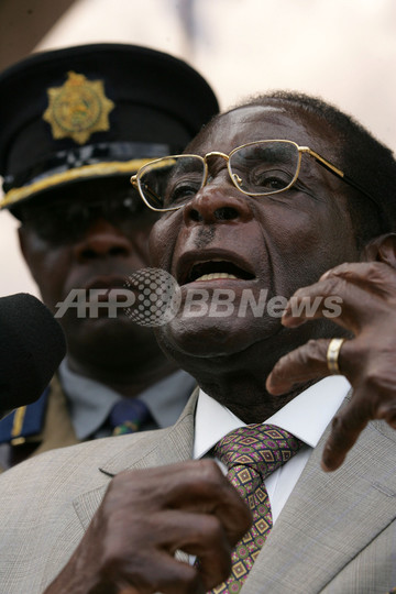 国内で高まる反発も、ムガベ大統領が次期大統領選挙に出馬へ - ジンバブエ 国内で高まる反発も、ムガベ大統領が次期大統領選挙に出馬へ - ジンバブエ