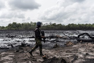 ボコ・ハラムの石油探査チーム襲撃、死者69人に 拉致された大学関係者の動画公開 ボコ・ハラムの石油探査チーム襲撃、死者69人に 拉致された大学関係者の動画公開