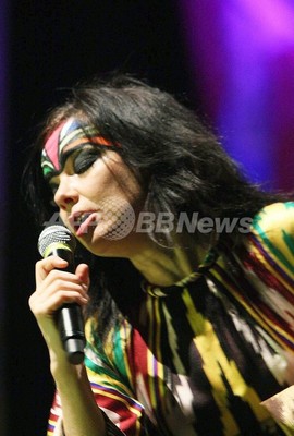 公演で「チベット独立」叫んだビョークに、中国政府が非難声明 公演で「チベット独立」叫んだビョークに、中国政府が非難声明