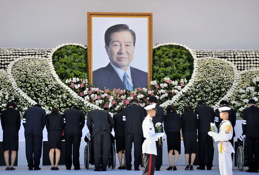 金大中元大統領に最後の別れ、韓国で国葬