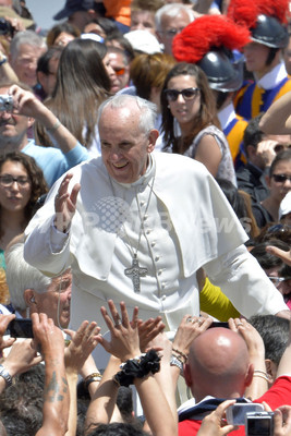 法王が悪魔払い?ローマ法王庁が否定 法王が悪魔払い?ローマ法王庁が否定