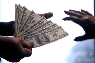 中年期の金銭的損失、20年以内の死亡リスク増か 米研究 中年期の金銭的損失、20年以内の死亡リスク増か 米研究