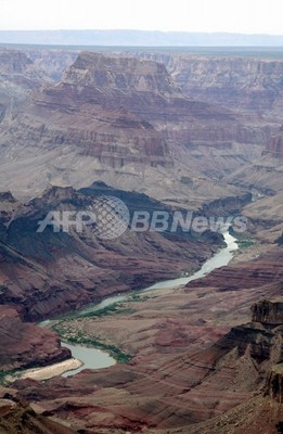 グランドキャニオンでダム決壊、住民数百人が空路で避難 グランドキャニオンでダム決壊、住民数百人が空路で避難