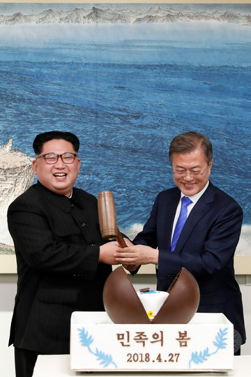 韓国大統領、「ノーベル賞はトランプ氏に、われわれには平和を」 韓国大統領、「ノーベル賞はトランプ氏に、われわれには平和を」