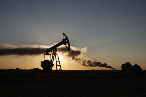 原油急落、2015年は生産国で経済危機などの恐れも