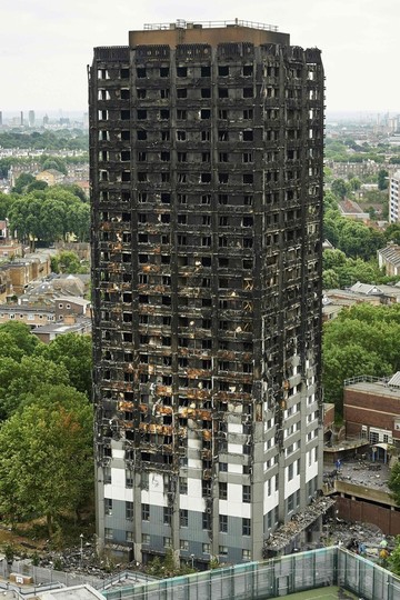 ロンドン高層住宅5棟の住民が一斉避難、大火災受け安全性懸念 ロンドン高層住宅5棟の住民が一斉避難、大火災受け安全性懸念